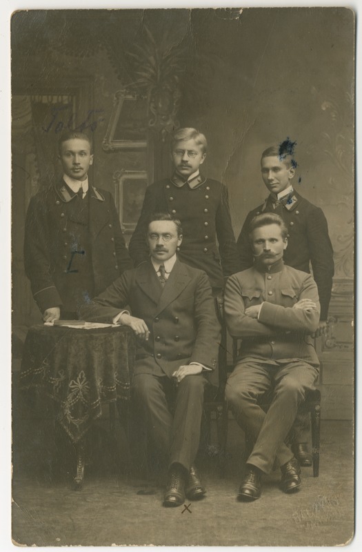 Foto. Nikolai Talts õpingukaaslastega