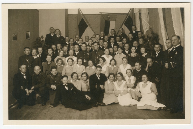 Foto. Seltskond kaitseliitlasi