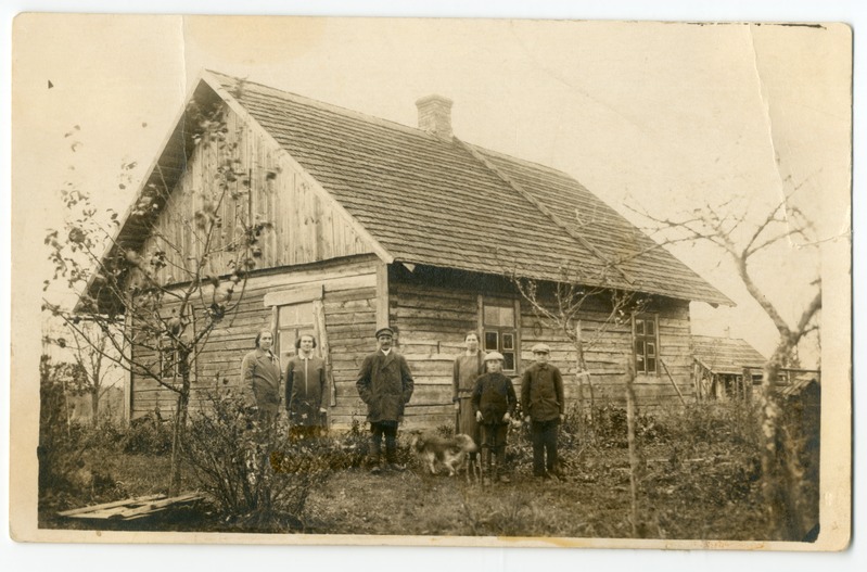 Foto. Väike-Olli talu Lätimaal