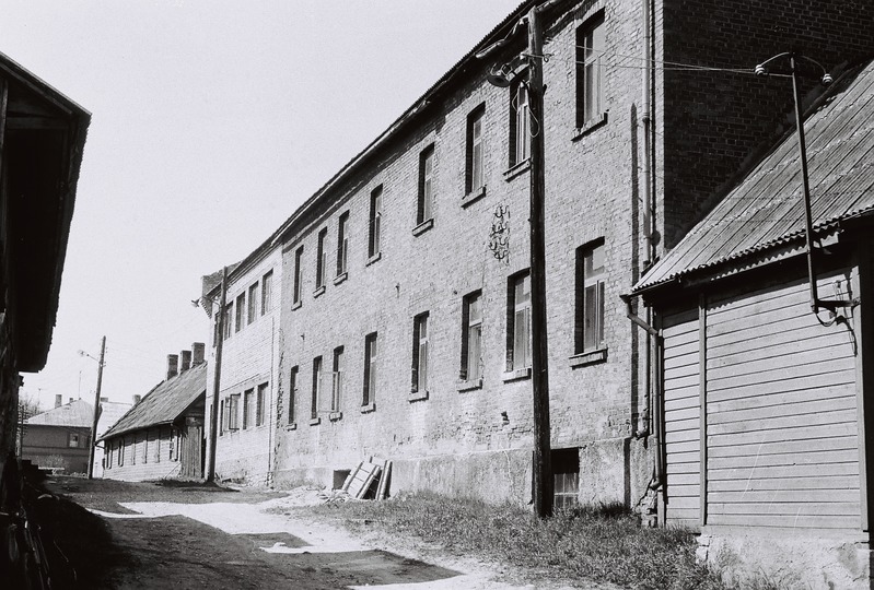 Negatiiv. Savitööstuse hooned Pärnu Liiva tänava ääres