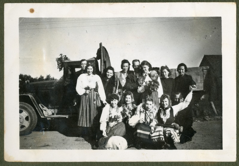 Foto albumis. Isetegevuslased
