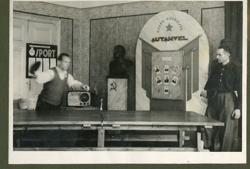 Foto albumist. Punane nurk.