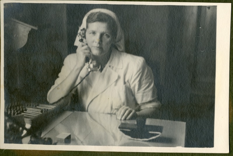 Foto albumist. Kaupluse juhataja Kaplun.