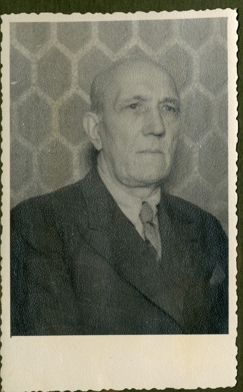 Foto albumist. Kokk A.Sein.