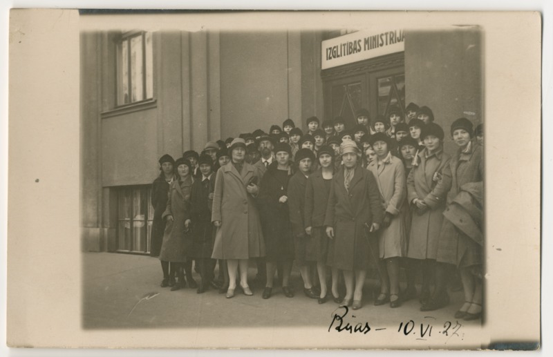 Foto. Kooliekskursioon Lätis 1927. aastal