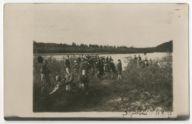 Foto. Kooliekskursioon Lätis 1927. aastal