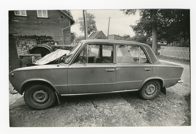 Foto. Avariiline auto