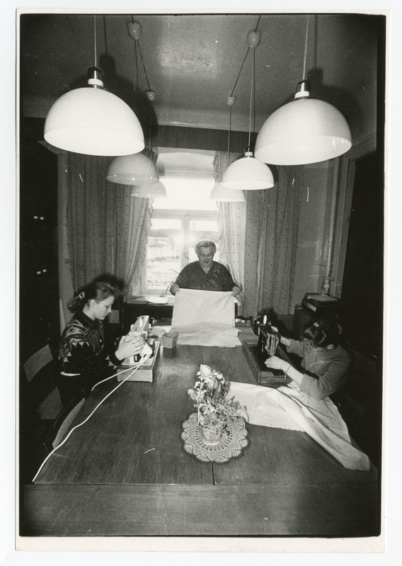 Foto. Käsitöötund Kaelase koolis