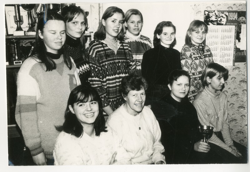 Foto. Noorte võrkpallinaiskond