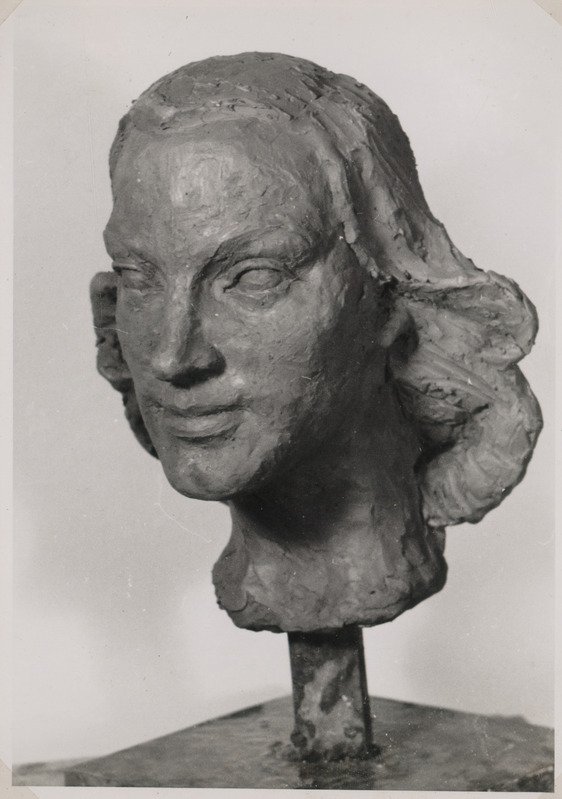 Foto albumist. Salme Riig. K.Kermandi portree. 1945