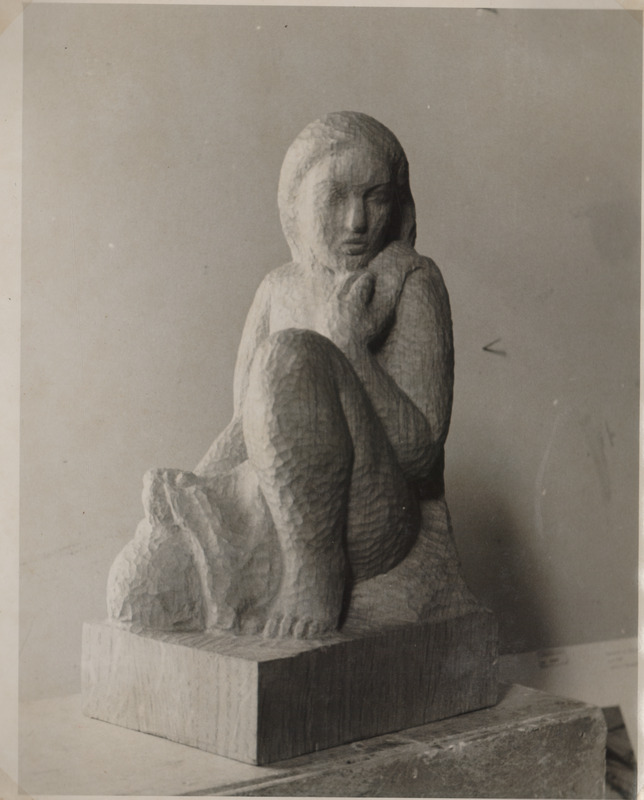 Foto albumist. Salme Riig. "Istuv naine." 1946