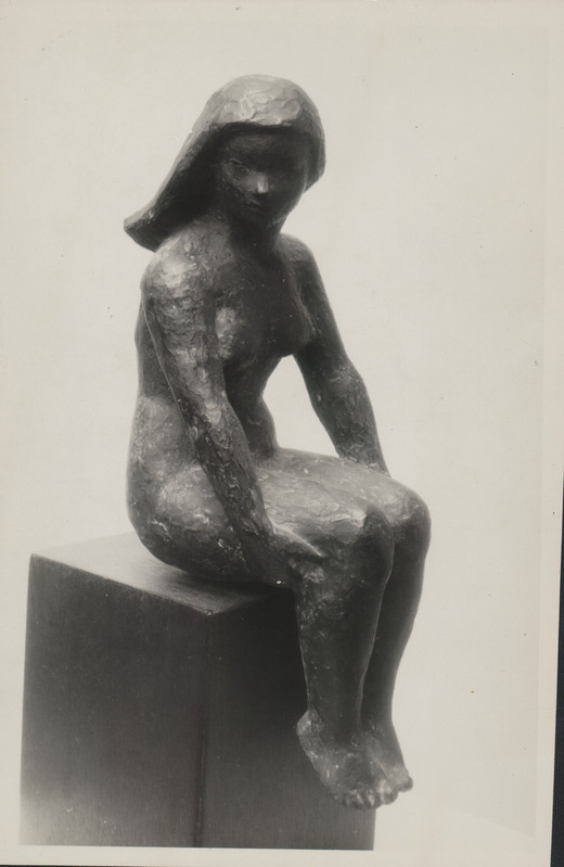 Foto albumist. Salme Riig. "Figurita". 1956