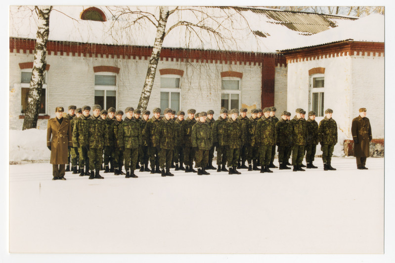 Foto albumis. Renoveeritud kasarmu avamine