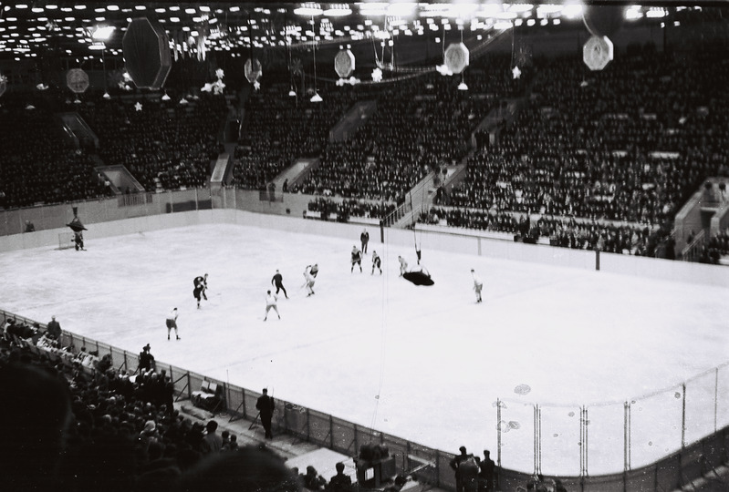 Negatiiv. Jäähall Moskvas