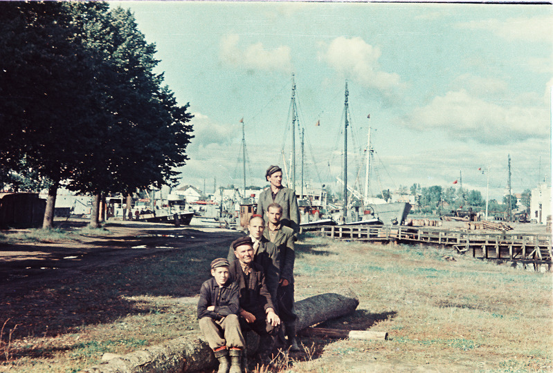 Negatiiv. Ehitusbrigaadi mehed