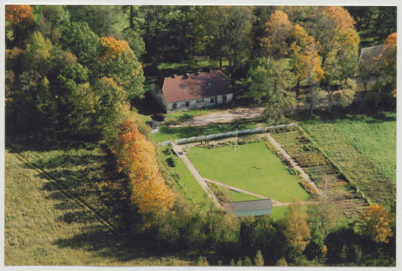 Aerofoto Saare Ürdiaiast ja mõisakompleksist 2003. aastast