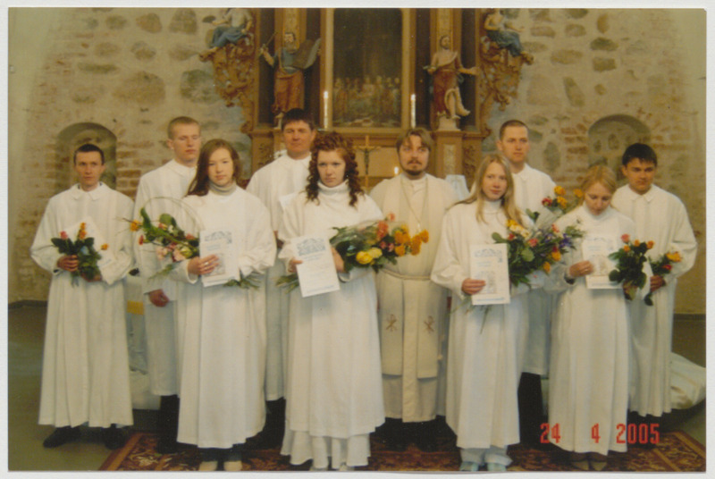 Foto "Leerilapsed Palamuse kirikus", 24.04.2005