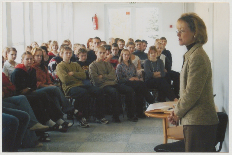 Foto "USA suursaadik A. Wos Palamuse Gümnaasiumis", 10.2004