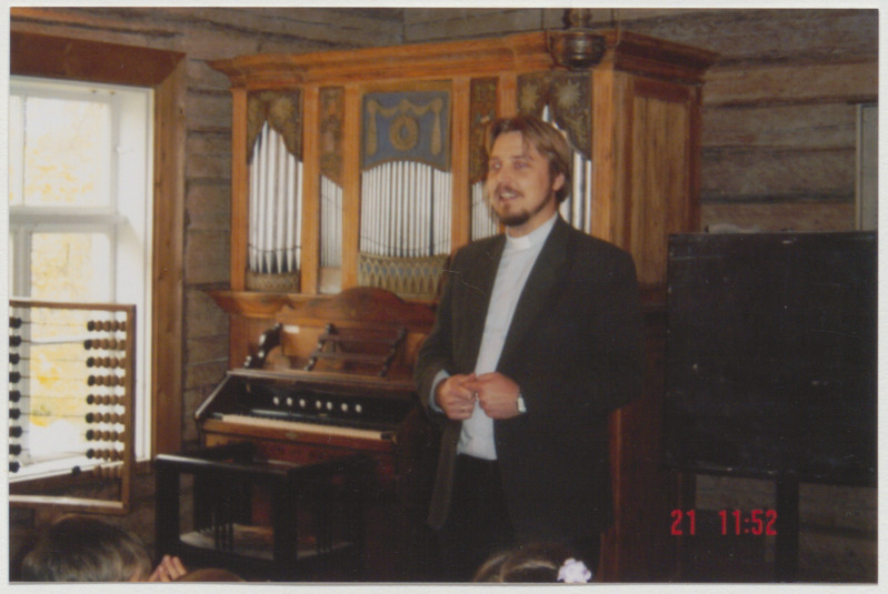 Foto "Jaan Nuga klassitoas. Laste kooli saatmise pidu.", 21.10.2004