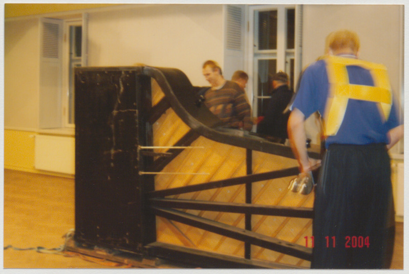 Foto "Rahvamaja uus klaver",II. 11.11.2004