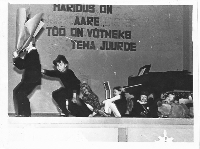 Näidend "Naerise tõmbamine" Palamuse kooli karnevalil