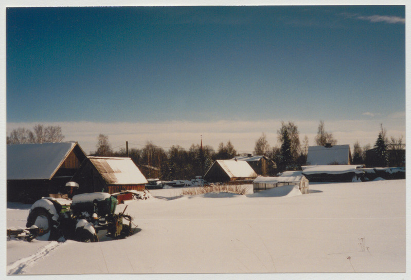 Vaade endise vaestemaja juurest Palamuse kiriku suunas