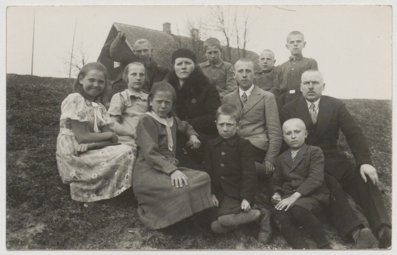 Tsäpsi algkooli 4. klassi õpilased õpetajatega 1938. aastal