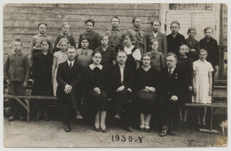 Palamuse kooli 5. klassi õpilased õpetajatega 1936. aastal