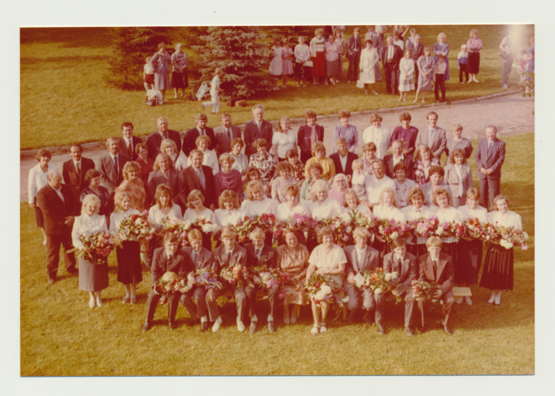 Palamuse Keskkooli 9. klassi lõpetajate ühisfoto
