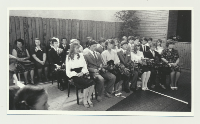 Palamuse Keskkooli VIII kl lõpuaktus, 1986. a