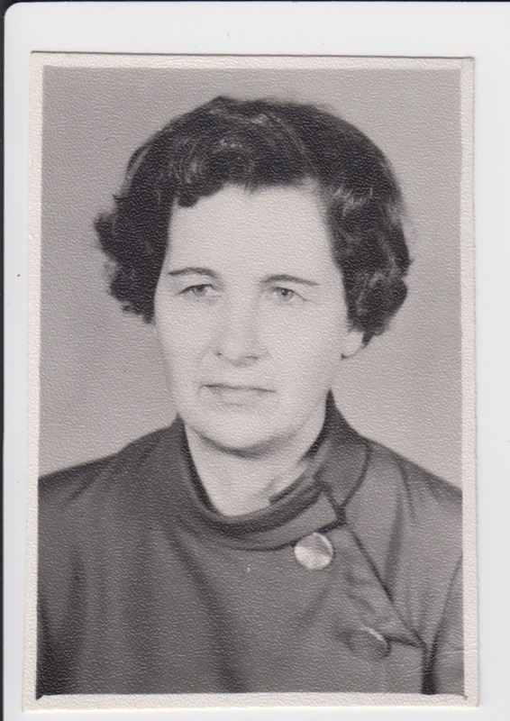 Teeninduskombinaadi "Jõgeva" aparaadilkuduja Helmi Joosep