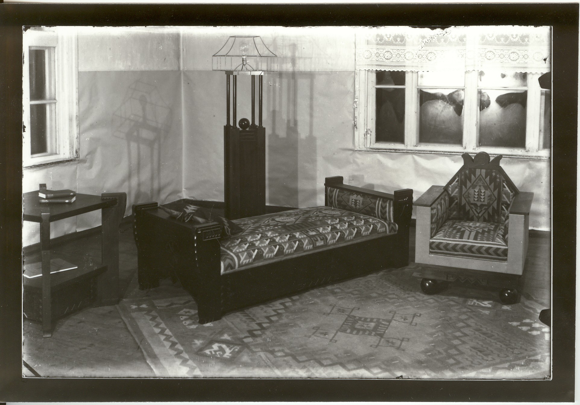 foto, August Roosilehe kavandi järgi valmistatud mööbel 1930-ndatel a.