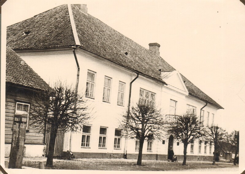foto, koolimaja Paides Tallinna tänaval 1957.a. (Kohtuhoone)
