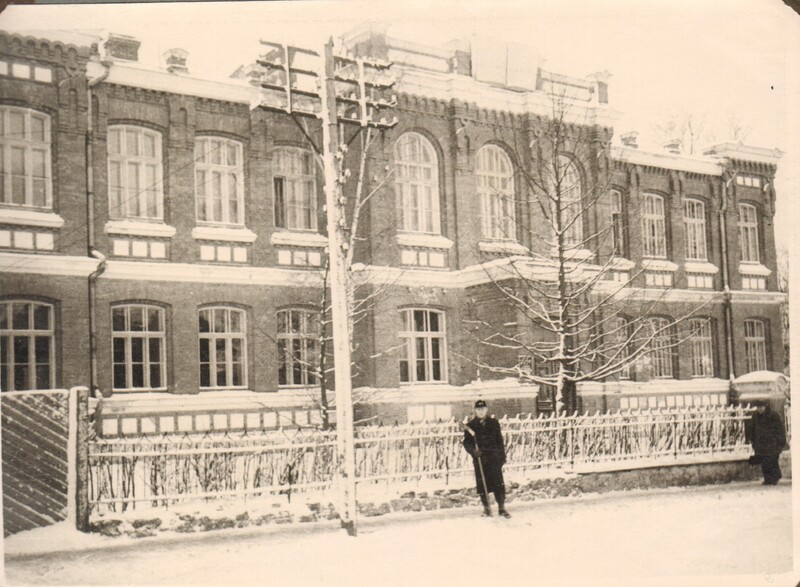 foto, koolimaja Paides Kingissepa (Posti) tänaval 1957.a.