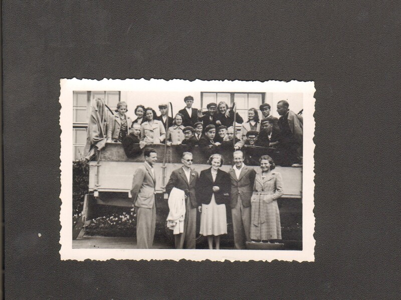 foto, Vodja Töödejuhatajate kooli pere ekskursioonil Vahi koolis 1940.a.