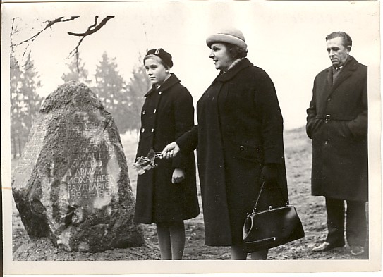 foto, Johannes Raudmetsa mälestuskivi avamine Kirnas 1966.a.