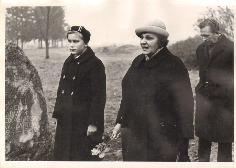 foto, Johannes Raudmetsa mälestuskivi avamine 1966.a.