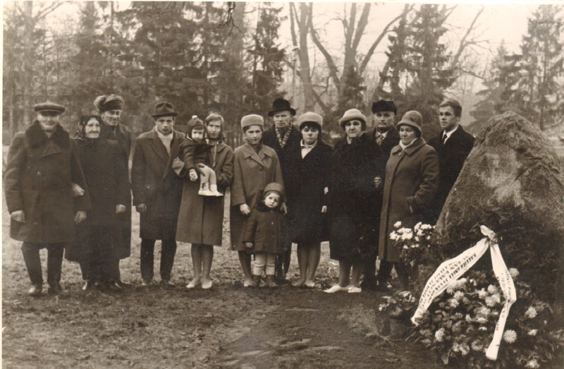 foto, Johannes Raudmetsa mälestuskivi avamine 1966.a.