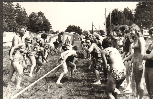 foto, Leivakombinaat "Standard" kokkutulek Kabli rannas 1977.a., köievedu