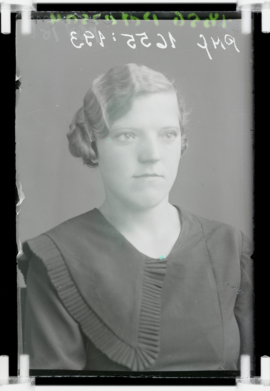 klaasnegatiiv, Peterson, noore naise rinnaportree, Paide 1930-ndad a.
