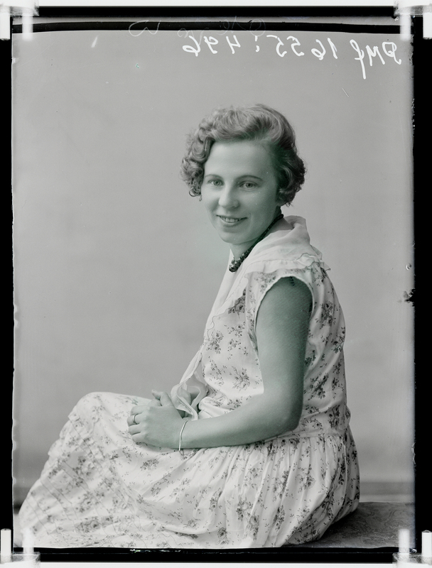 klaasnegatiiv, Krabi, noore naise portree, Paide 1930-ndad a.