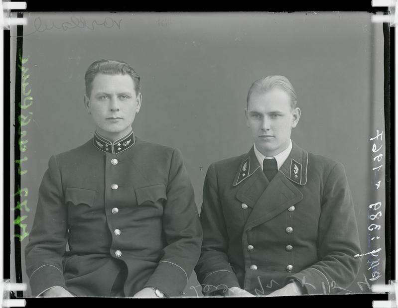 klaasnegatiiv, Varblane, 2 noormehe rinnaportreed, Paide 1930-ndad a.