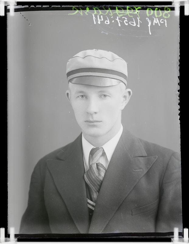 klaasnegatiiv, Kask, noormehe rinnaportree, Paide 1930-ndad a.
