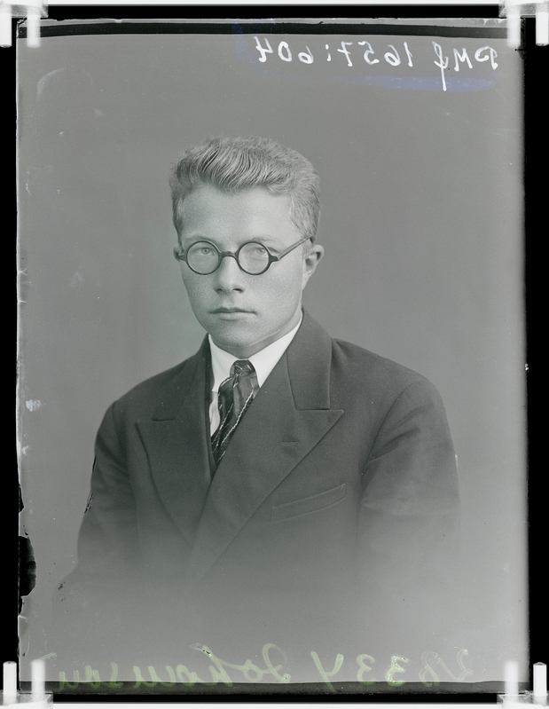 klaasnegatiiv, Johanson, noormehe rinnaportree, Paide 1930-ndad a.