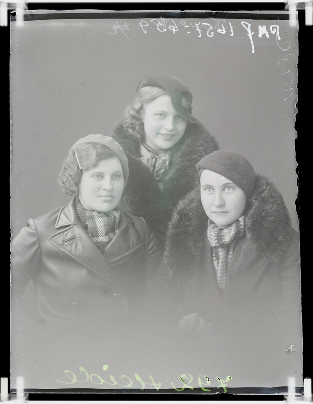 klaasnegatiiv, Heide, 3 naise poolportreed, Paide 1930-ndad a.