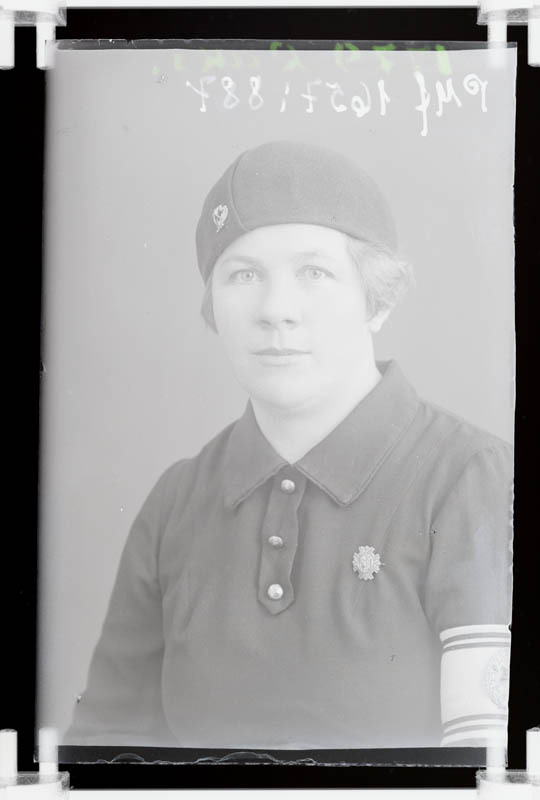 klaasnegatiiv, Laks, naise rinnaportree, Paide 1930-ndad a.