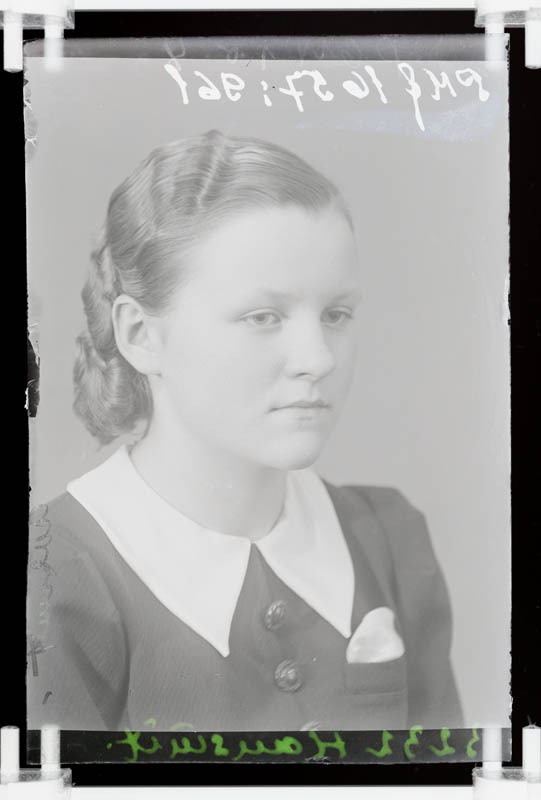 klaasnegatiiv ja foto, Hansmit, neiu rinnaportree, Paide 1930-ndad a.