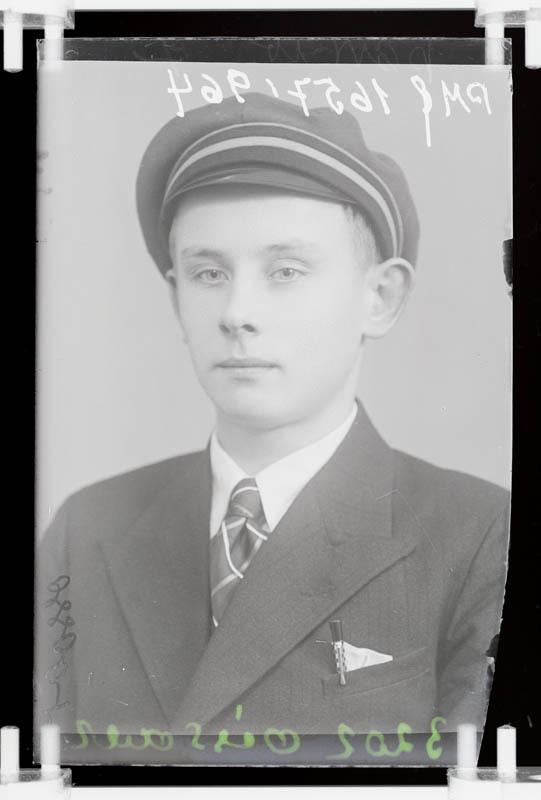klaasnegatiiv ja foto, Oissar, noormehe rinnaportree, Paide 1930-ndad a.