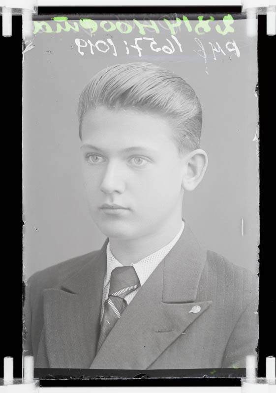 klaasnegatiiv ja foto, Hoolma, noormehe rinnaportree, Paide 1930-ndad a.