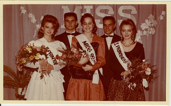 värvifoto, Türi 1.Keskkooli missivalimine 1992.a.